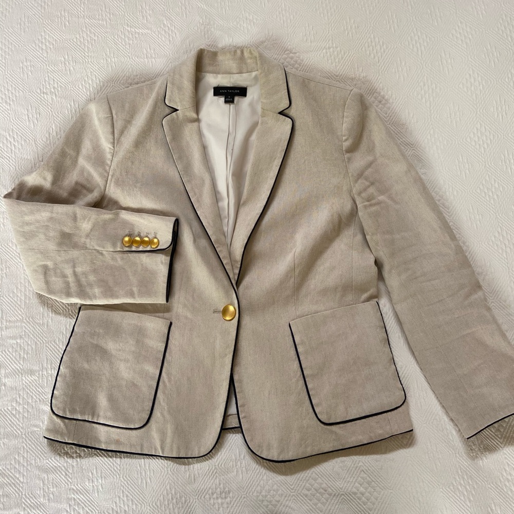 Ann Taylor Beidge jacket with black edges